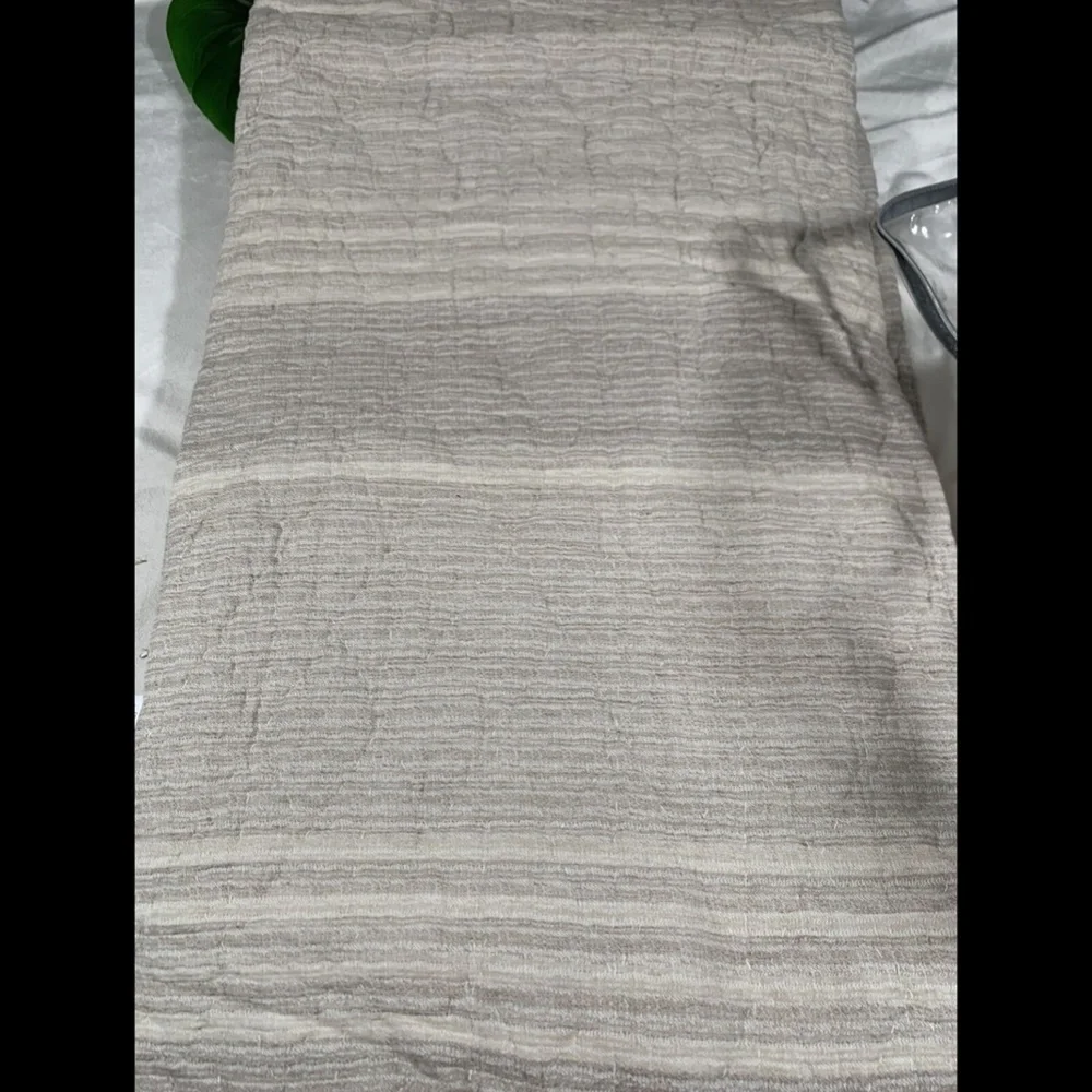 NIB Hotel Collection Honeycomb Full/Queen Coverlet in Linen/Cotton‎